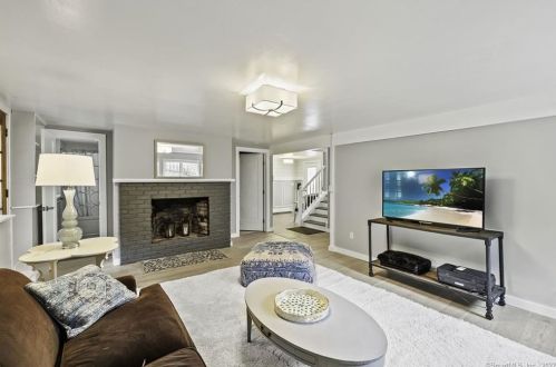 8 Abbott Ave, Ridgefield CT  06877-4407 exterior