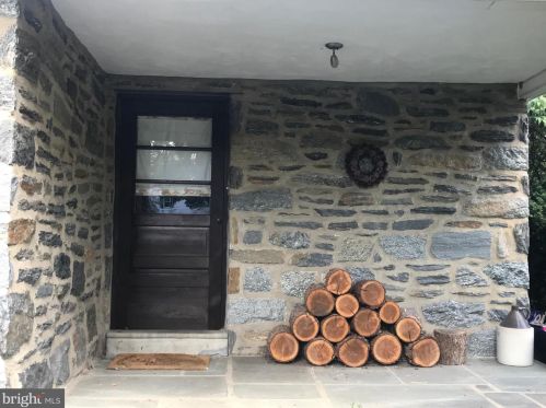 813 Stonybrook Dr, Blue Bell PA  19422-2037 exterior