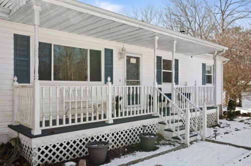 8 Vega Dr, Shoreham, NY 11786-2305