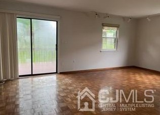 908 Maple Hill Dr, Woodbridge, NJ 07095-4110