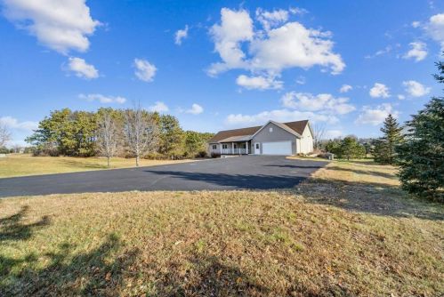 1334 Stardusk Dr, New Johannesburg, WI 54017-7153