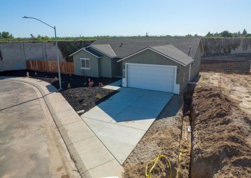 7422 Pear Ct, Winton, CA 95388-9429