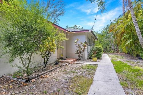 837 Casa Ybel Rd, Sanibel, FL 33957-4315