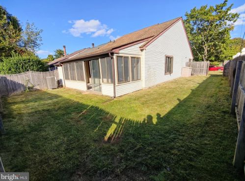 211 Stoneybrook Ct, Langhorne, PA 19047-1014