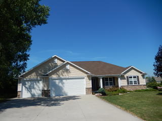 1744 Gateway Meadows Ln, Neenah, WI 54956-8922