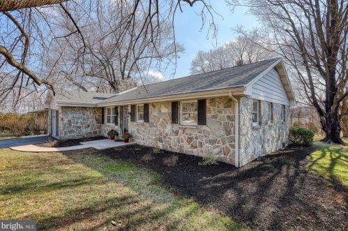 48 Valley Rd, Hummelstown PA  17036-9723 exterior