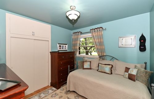 1524 El Rancho Dr, Thiensville WI  53092-5623 exterior