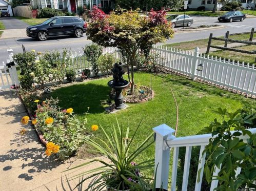 37 Grand Ave, Poughkeepsie NY 12603-4403 exterior