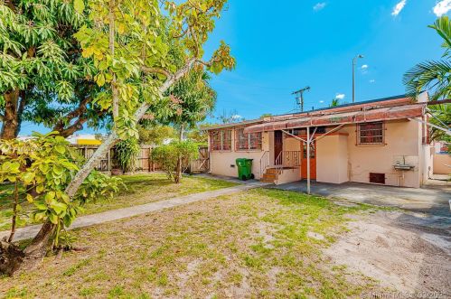 367 19th St, Hialeah, FL 33010-2723