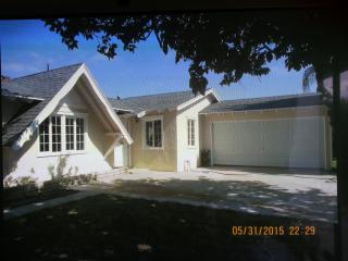 13841 Barker Cir, Westminster, CA 92683-2903