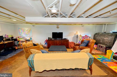 21 Loudoun St, Lovettsville VA  20180-8513 exterior