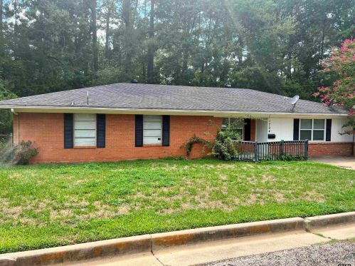 1704 Oakwood Dr, Griffin, TX 75789-1506