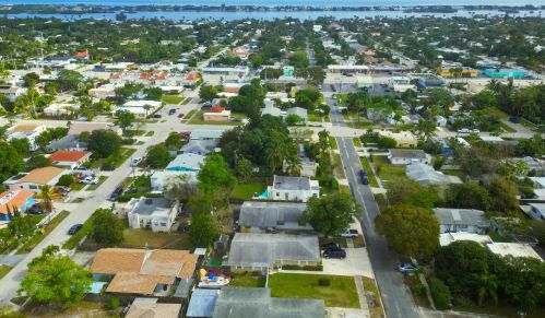 511 Churchill Rd, West Palm Beach, FL 33405-4025