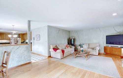 74 Buckingham Dr, Glastonbury CT  06033-2733 exterior