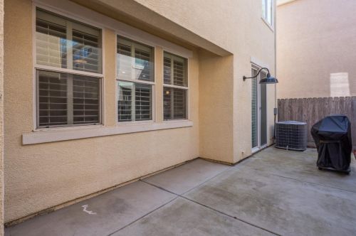 9950 Macabee Ln, Elk Grove CA  95757-2551 exterior