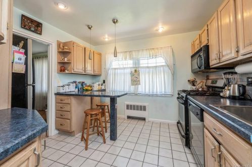 69 Robins Cres, New Rochelle, NY 10801-1003