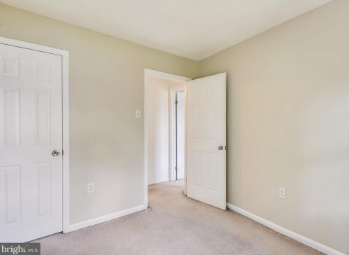 7702 Trevino Ln, Falls Church VA  22043-3507 exterior