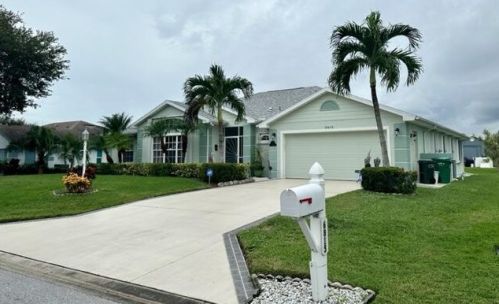 6815 Dickinson Ter, Fort Pierce, FL 34952-8237
