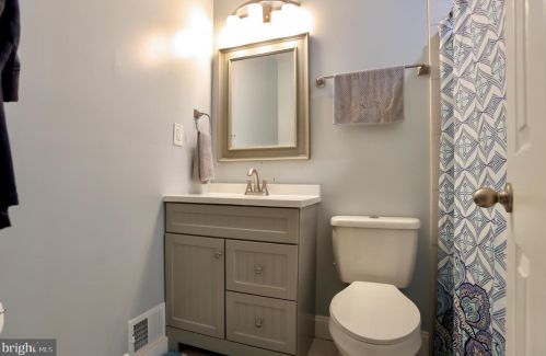 15108 Costa Dr, Woodbridge VA  22193-1647 exterior