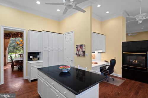 100 Deer Vly Ln, Wilmington DE  19807-1912 exterior