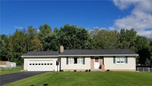 11 Drumlin Dr, Macedon NY  14502-9102 exterior