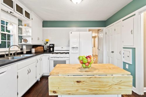 2867 77 St, Milwaukee WI 53222-5016 exterior