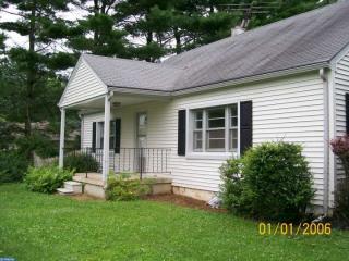 108 Hatfield Rd, Romansville, PA 19320-1727
