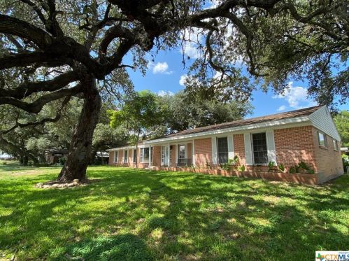 710 Pearl St, Goliad, TX 77963-4294