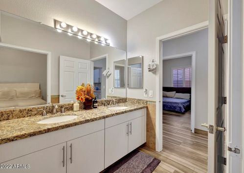 5019 Paradise Ln, Glendale AZ  85306-2655 exterior