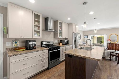 63 Bahia Ln, Oceanside CA  92058-1855 exterior