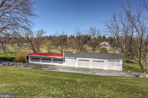 210 Hoernerstown Rd, Hummelstown PA  17036-9503 exterior