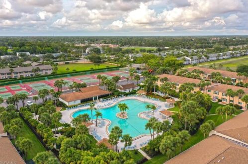 4250 Jack Frost Ct, Naples FL  34112-5249 exterior
