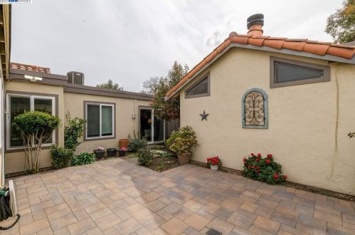 1416 Calle Enrique, Pleasanton CA 94566-5921 exterior