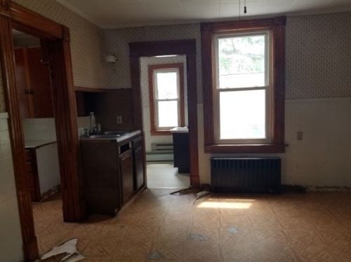 166 College St, Chicopee, MA 01020-4237