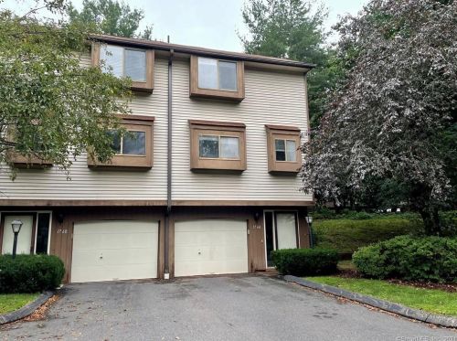 176 Oakland St, Manchester, CT 06042-2194