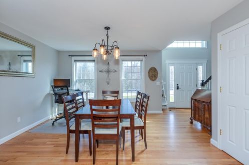 19 Waterford Dr, Sandown NH  03873-2078 exterior