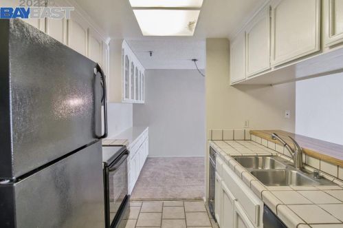 1132 Carpentier St, San Leandro CA  94577-2791 exterior