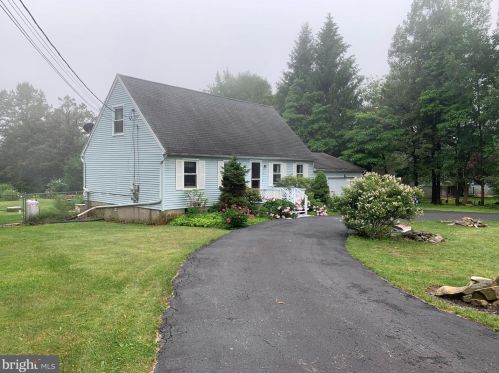 416 Skyline Dr, Blakeslee, PA 18610-7912