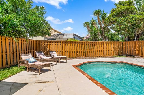 2662 La Lique Cir, West Palm Beach FL  33410-1415 exterior