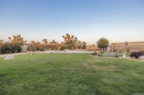 42522 15 St, Lancaster CA 93534-6212 exterior