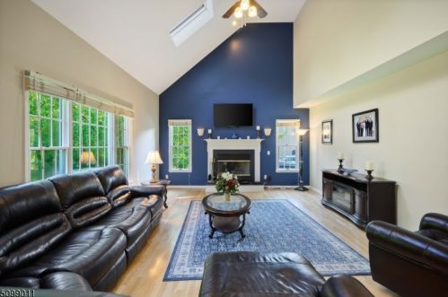 12 Stacey Ct, Sparta NJ  07871-1000 exterior