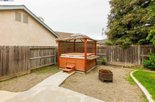 1169 Syracuse Ln, Manteca CA  95336-2990 exterior