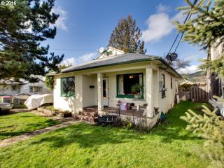 535 Yamhill St, Sheridan, OR 97378-1140