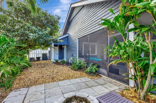 10440 Jupiter Narrows Dr, Hobe Sound FL 33455-3254 exterior