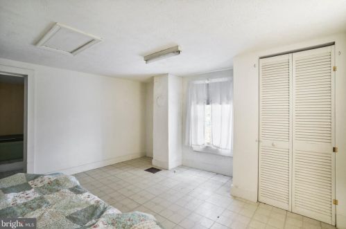 33456 Old Valley Pike, Strasburg VA  22657-3702 exterior