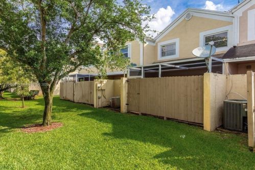 1350 123rd Ave, Hollywood FL 33026-4300 exterior