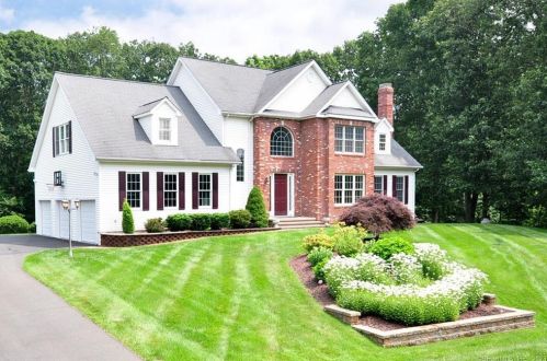 26 Bolduc Ct, Waterbury, CT 06716-3146