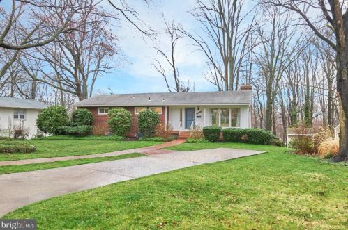 7317 Pinewood St, Falls Church VA  22046-2725 exterior