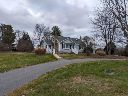 97 Wheeler Ave, Salem NH  03079-3494 exterior