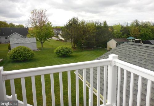 1114 Hunters Chase Ln, Lebanon PA  17046-1575 exterior
